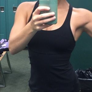 Black LULULEMON tank